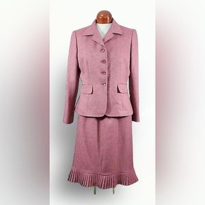 Le suit essentials Size 14 lined 2 PC salmon All Material: 100%Polyester